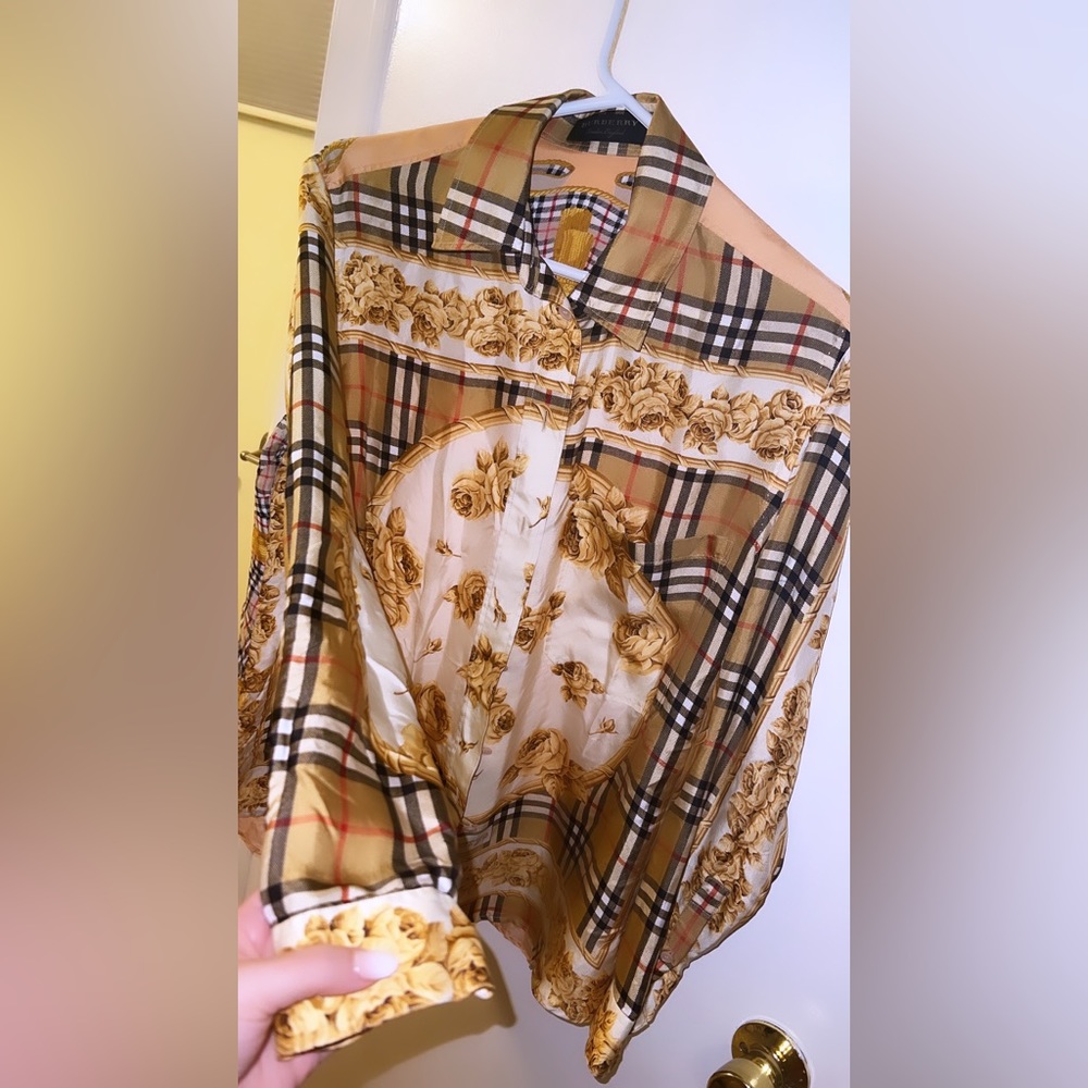 Women’s Silk Burberry Shirt / roses 🌹